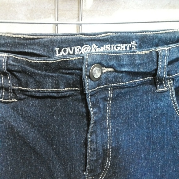 Love @ first sight blue jeans with embroidery - Picture 8 of 8